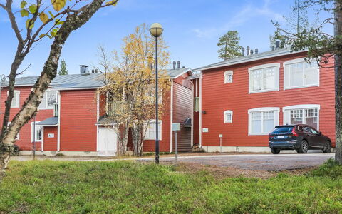 Moitakuru A14: Residential Area, Neighbourhood, Home, House, Human Settlement, Suburb, Estate, Yard, Driveway, Freezing