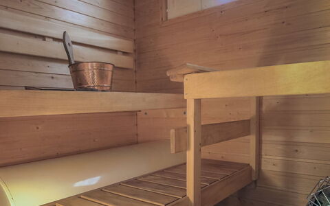 Moitakuru A14: Wood, Flooring, Floor, Interior Design, Sauna, Wood Stain, Room, Hardwood, Ceiling, Plank