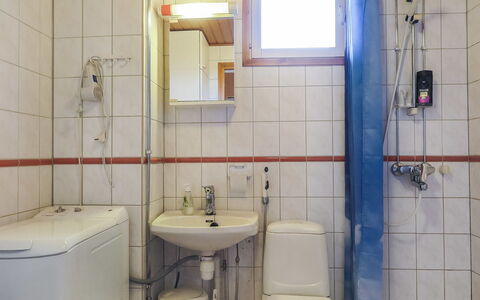 Moitakuru A14: Plumbing Fixture, Bathroom Sink, Bathroom, Flooring, Sink, Floor, Plumbing, Interior Design, Tap, Toilet