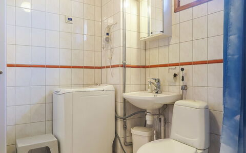 Moitakuru A14: Plumbing Fixture, Flooring, Sink, Floor, Bathroom Sink, Plumbing, Interior Design, Bathroom, Tap, Toilet