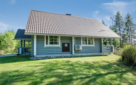 Vastaniemi: Building, Residential Area, Window, House, Home, Roof, Architecture, Neighbourhood, Facade, Town