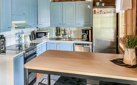 Vastaniemi: Wood, Cottage, Wood Stain, Hardwood, Log Cabin, Plank, Ceiling, Natural Material, Lumber, Garden Buildings
