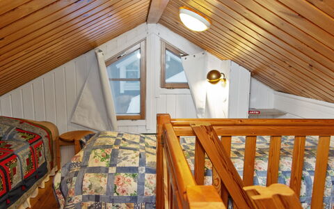 Tahkon Nipashonka 2 a: Wood, Cottage, Wood Stain, Hardwood, Log Cabin, Plank, Ceiling, Natural Material, Lumber, Garden Buildings