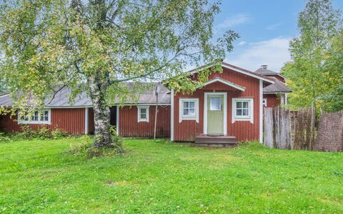 Tähdikki: Grass, House, Roof, Cottage, Shrub, Residential Area, Home, Land Lot, Rural Area