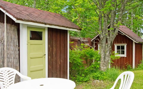 Tähdikki: Wood, Cottage, House, Land Lot, Door, Garden Buildings, Shed, Backyard, Garden, Siding