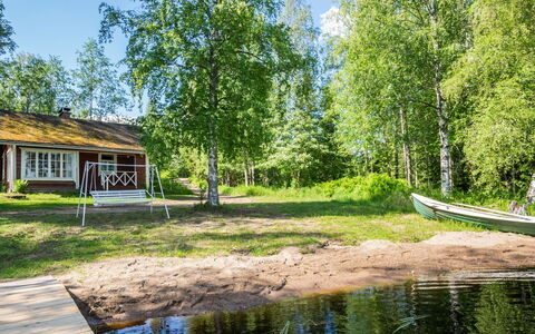 Liinaranta: Tree, Bank, Cottage, Rural Area, Lake, Reflection, Reservoir, Pond