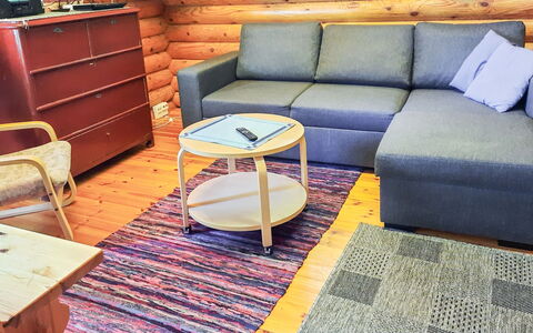 Kettupirtti: Furniture, Flooring, Wood, Floor, Wood Flooring, Living Room, Wood Stain, Couch, Hardwood, Chair