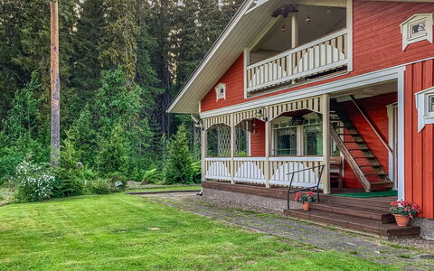 Majavanpesä: Wood, House, Roof, Cottage, Home, Siding, Door, Porch, Farmhouse, Estate