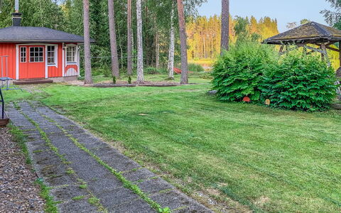 Majavanpesä: Grass, Shrub, Garden, Land Lot, Lawn, Groundcover, Cottage, Landscaping, Backyard