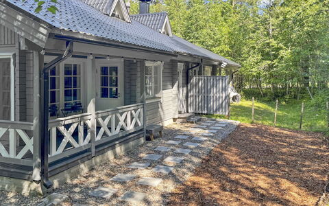 Sini 2B: Wood, Cottage, Log Cabin, Forest, Shed, Garden Buildings, Larch, Woodland, Wood Stain