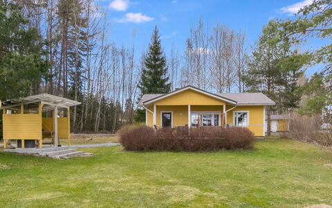 Keltavuokko: Grass, Tree, House, Home, Cottage, Land Lot, Rural Area, Plain, Roof