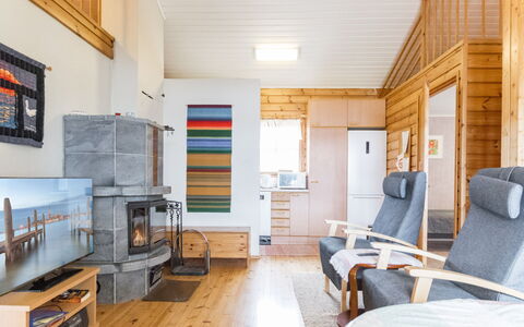Keltavuokko: Wood, Ceiling, Home, Cottage, Room, Log Cabin, Living Room, Hardwood, Wood Stain, Loft