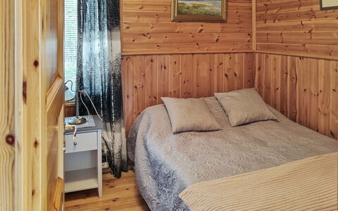 Minervahovi: Wood, Bedroom, Floor, Bed, Flooring, Interior Design, Bed Sheet, Furniture, Bedding, Room