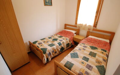 Accommodation:&nbsp;White Star 380.1