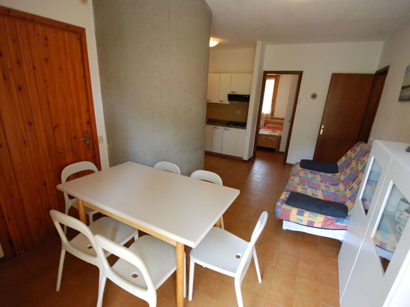 Accommodation:&nbsp;White Star 380.1