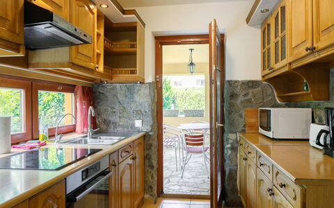 Albizia: Cabinetry, Kitchen Sink, Property, Countertop, Sink, Kitchen Appliance, Wood, Kitchen, Home Appliance, Kitchen Stove