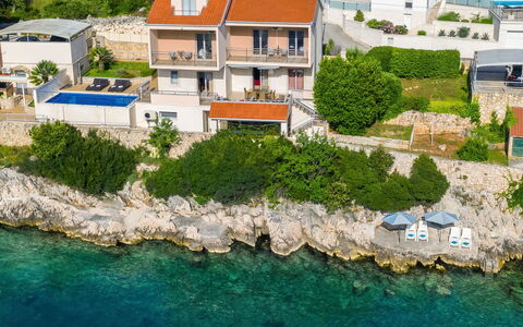 Villa Silvana: Water, Building, Window, Plant, Azure, House, Tree, Urban Design, Coastal And Oceanic Landforms, Watercourse