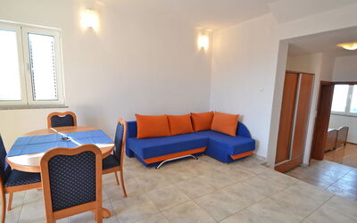 Accommodation:&nbsp;Golub 200.2