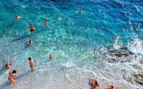Licardo: Water, Beach, Coastal And Oceanic Landforms, Leisure, Fun, Wind Wave, Recreation, Lake, Shore