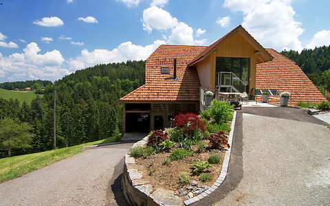 Egggraben: Property, House, Home, Real Estate, Building, Cottage, Sky, Residential Area, Architecture, Tree