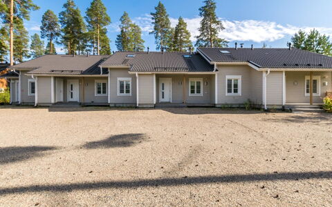 4 Seasons Hymy a: Waterway, Bank, Watercourse, Lake, Cottage, Forest, Channel, Reservoir, Log Cabin