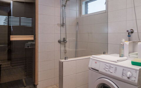 Tahko Spa Suites Orange a 9: Building, Residential Area, Window, House, Home, Roof, Architecture, Neighbourhood, Facade, Town