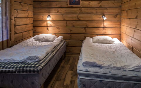 Tahkonbalju: Wood, Floor, Interior Design, Flooring, Furniture, Bedroom, Bed, Ceiling, Bed Sheet, Room