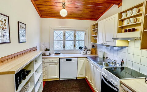 Peltosirkku: Kitchen, Kitchen Appliance, Countertop, Interior Design, Major Appliance, Flooring, Cabinetry, Wood, Ceiling, Floor