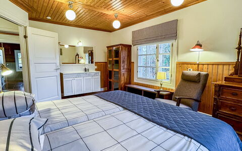 Peltosirkku: Furniture, Interior Design, Flooring, Floor, Ceiling, Wood, Bed, Bedroom, Room, Lighting
