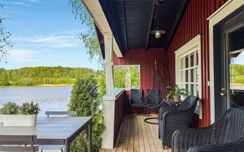 Peltosirkku: Furniture, Chair, Porch, Outdoor Furniture, Deck, Wood Flooring, Shade, Cottage, Hardwood, Eco Hotel