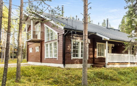 Atrin Suvanto a: Wood, Snow, Cottage, Winter, Roof, Home, Freezing, Log Cabin, Siding, Slope