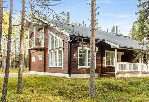 Atrin Suvanto a: Wood, Snow, Cottage, Winter, Roof, Home, Freezing, Log Cabin, Siding, Slope
