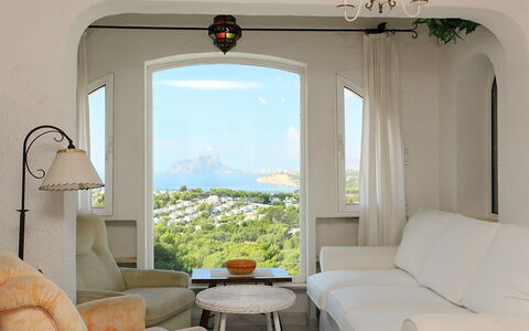 El Nido de Luisa: Room, Living Room, Furniture, Property, Interior Design, Couch, Wall, Building, Ceiling, Window