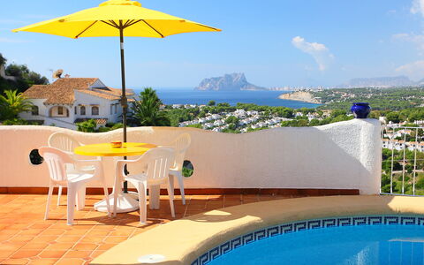 El Nido de Luisa: Water, Sky, Property, Furniture, Building, Cloud, Umbrella, Light, Azure, Plant