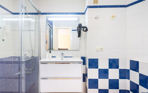 La Tejita: Plumbing Fixture, Mirror, Tap, Rectangle, Purple, Flooring, Building, Floor, House, Bathroom