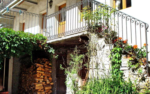 Vergeletto 100: Plant, Building, Window, House, Vegetation, Stairs, Grass, Wood, Residential Area