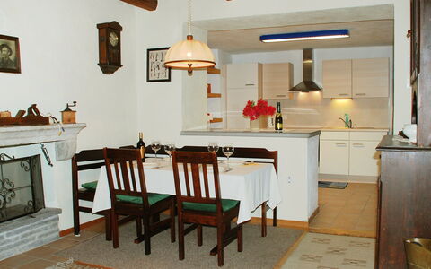 Vergeletto 100: Room, Furniture, Property, Interior Design, Building, Ceiling, Table, House, Floor, Kitchen