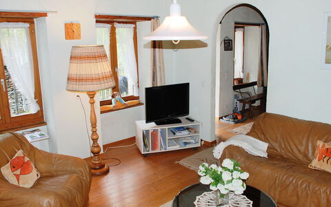 Vergeletto 100: Room, Living Room, Furniture, Property, Interior Design, Table, Building, House, Floor, Real Estate