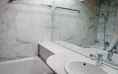 Accommodation:&nbsp;Le Bristol B52 783.18