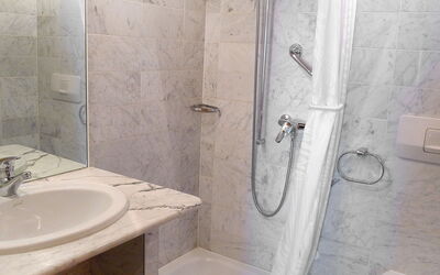 Accommodation:&nbsp;Le Bristol B52 783.18