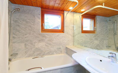 Accommodation:&nbsp;Le Bristol A46 783.20