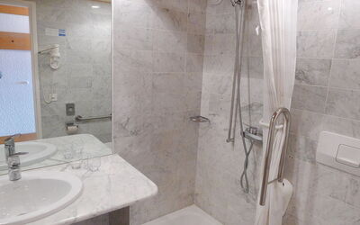 Accommodation:&nbsp;Le Bristol B36 783.21