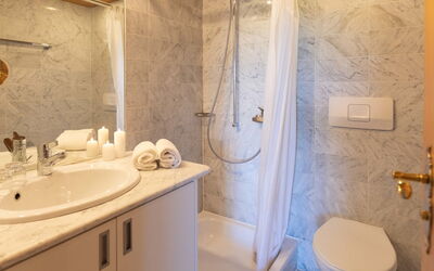 Accommodation:&nbsp;Le Bristol A25 783.31