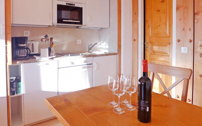 Accommodation:&nbsp;Le Bristol B52 783.18