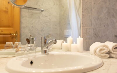Accommodation:&nbsp;Le Bristol A25 783.31