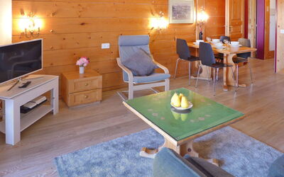 Le Bristol A54 783.6: Furniture, Table, Wood, Lighting, Comfort, Interior Design, Orange, Flooring, Living Room, Floor