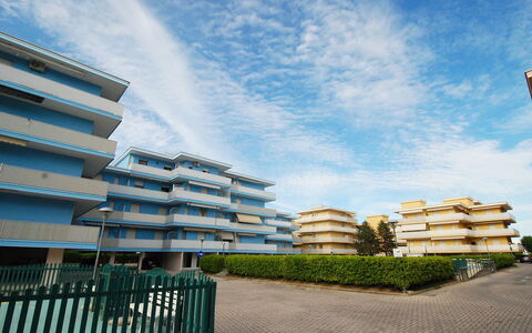 Valbella: Sky, Architecture, Daytime, Residential Area, Cloud, Property, Building, Condominium, Mixed-Use, Metropolitan Area