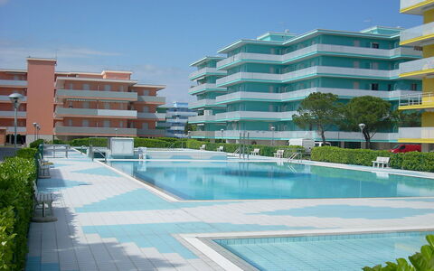 Valbella: Plant, Water, Building, Property, Sky, Swimming Pool, Green, Azure, Window, Tree