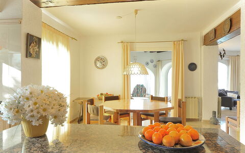 Vista Panorama: Room, Property, Ceiling, Interior Design, Living Room, Building, Furniture, House, Home, Dining Room