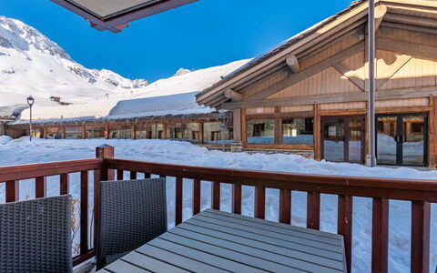 Tignes 396: Sky, Property, Wood, Building, Snow, Fence, Architecture, Shade, Porch, House